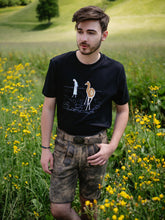 Laden Sie das Bild in den Galerie-Viewer, Unisex T-Shirt „Lama und Mädchen" in schwarz aus der Kollektion Werner Berg