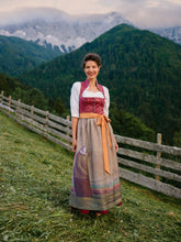 Laden Sie das Bild in den Galerie-Viewer, Basisdirndl lang, bordo NEU