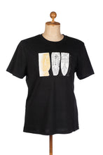 Laden Sie das Bild in den Galerie-Viewer, Unisex T-Shirt „Masken" in schwarz aus der Kollektion Werner Berg