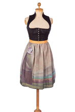 Laden Sie das Bild in den Galerie-Viewer, Motivschürze kurz "Schreitende"