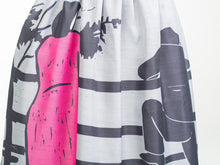 Laden Sie das Bild in den Galerie-Viewer, Motivschürze kurz "Paar am Zaun"