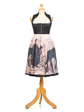 Laden Sie das Bild in den Galerie-Viewer, Motivschürze kurz "Auf der Koppel"