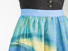 Laden Sie das Bild in den Galerie-Viewer, Motivschürze lang "Andacht"