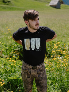 Unisex T-Shirt „Masken" in schwarz aus der Kollektion Werner Berg