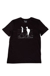 Unisex T-Shirt „Lama und Mädchen" in schwarz aus der Kollektion Werner Berg